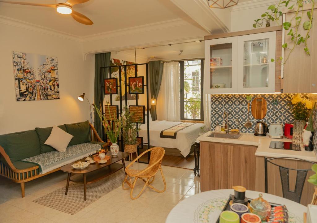 Amazing View, Natural View, 3' To Hoan Kiem Lake, Free Wifi, Netflix, 2 Beds, 1 Toilet-2 Showers – Hanoi